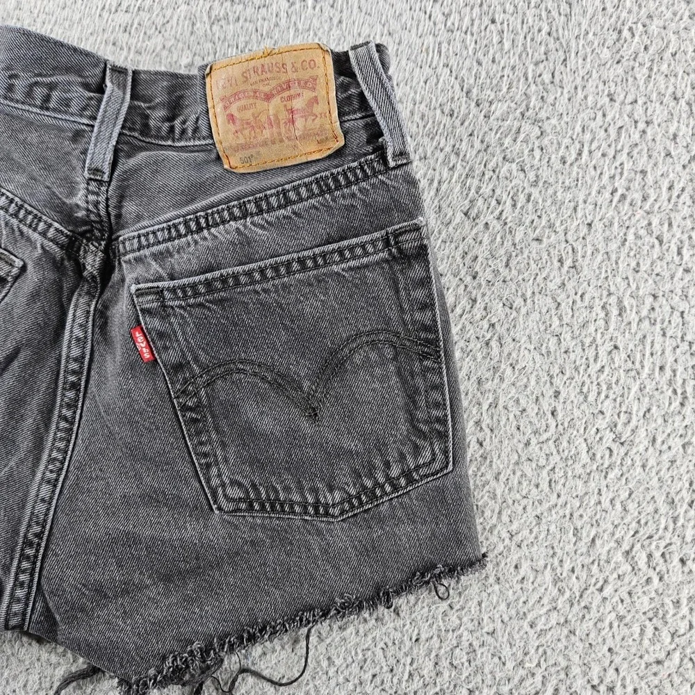 Levis Shorts Womens 25 Black 501 Black Denim Jean Cutoff Frayed Hem Beach - Picture 15 of 16